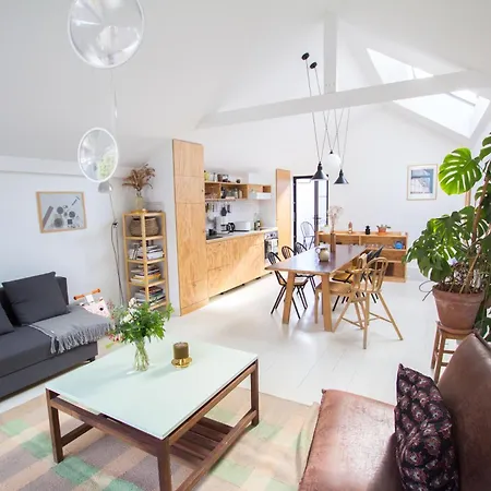 Bright & Eco-friendly Wooden Home, A Peaceful Retreat Near Paris * Монтрёй
