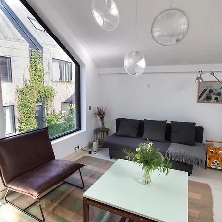 Bright & Eco-friendly Wooden Home, A Peaceful Retreat Near Paris